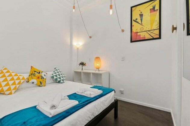 Newly-Decorated One Bedroom on Queen Street CBD - Photo5