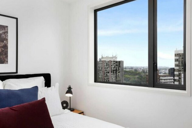 Newly refurbished penthouse apartment w carpark - Photo5