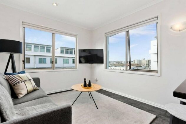 Newly Refurnished Stylish One Bedroom w free carpk - Photo3