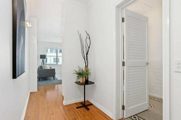Newly Refurnished Stylish One Bedroom w free carpk - Photo4