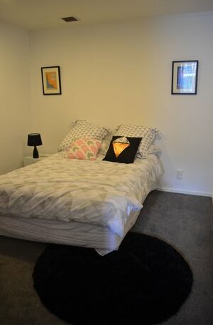 Peaceful Two Bedroom Apartment - Photo3