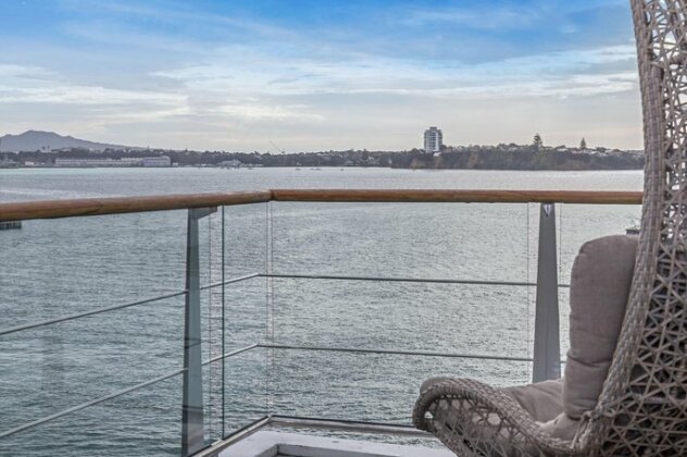 Princes Wharf 1BR Sub-Penthouse with Panoramic City & Ocean Views - Photo2