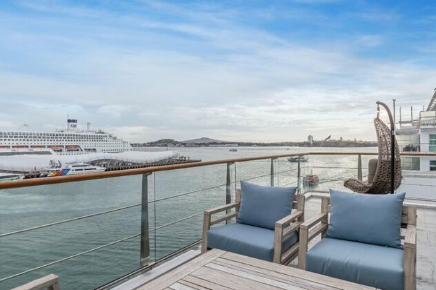 Princes Wharf 1BR Sub-Penthouse with Panoramic City & Ocean Views - Photo4