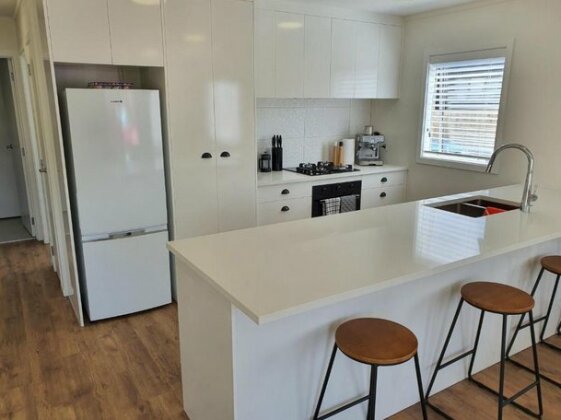 Private 2 Bedroom Apartment Castor Bay Auckland - Photo4