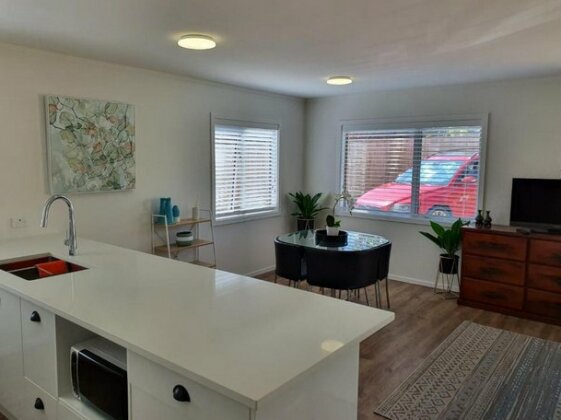 Private 2 Bedroom Apartment Castor Bay Auckland - Photo5