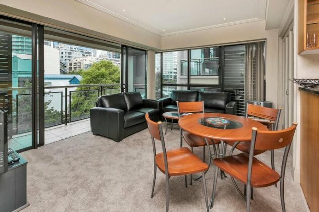 QV Central Viaduct Two Bedroom Apartment 349 - Photo2