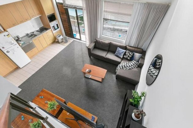 Roomy High-Ceiling Loft Apartment - Free Parking - Photo3