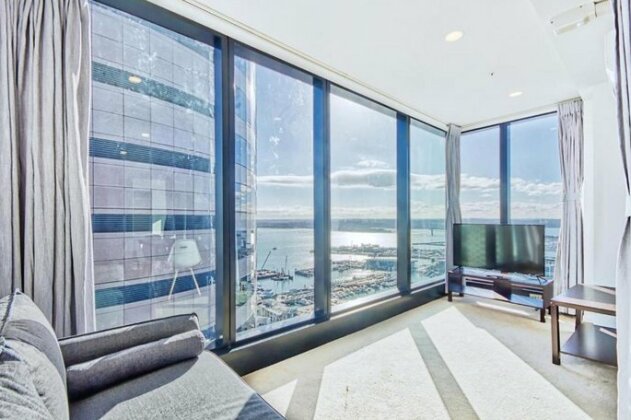 Seaview Penthouse with free parking - Photo2
