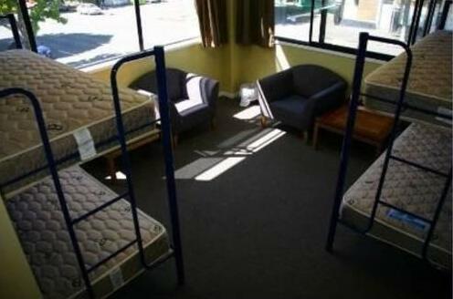 Silverfern Backpackers - Photo3