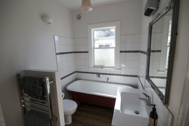 Spacious & Charming Grey Lynn Villa - Photo4
