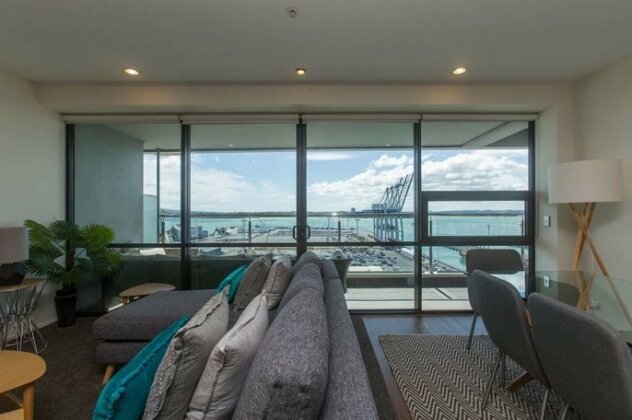 Spacious & Luxurious w/ Views - Photo2