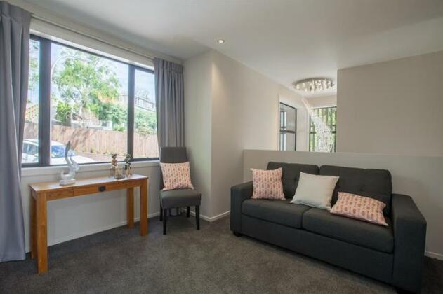 Stunning Modern Brand New Holiday House in Remuera - Photo2