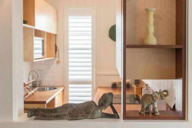 Stylish 2 Bed Art Deco Apartment - Photo3