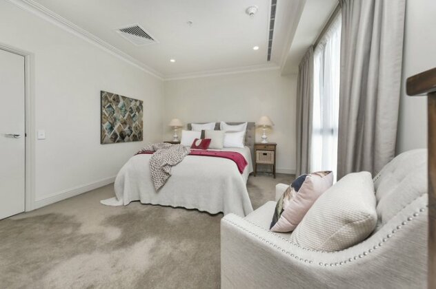 Stylish Penthouse with Sea & City Views - Photo2
