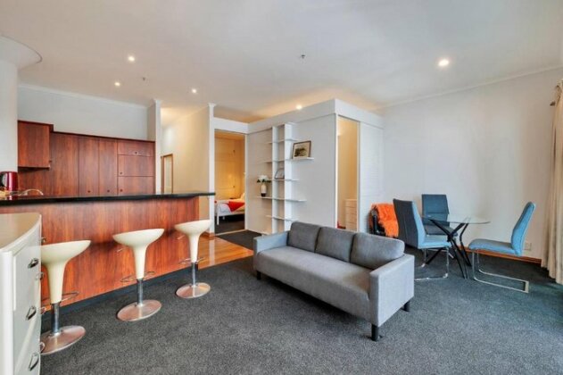 Suberb Waterfront City 2 Brm Apartment - Photo2