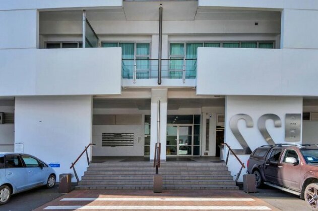 Suberb Waterfront City 2 Brm Apartment - Photo4