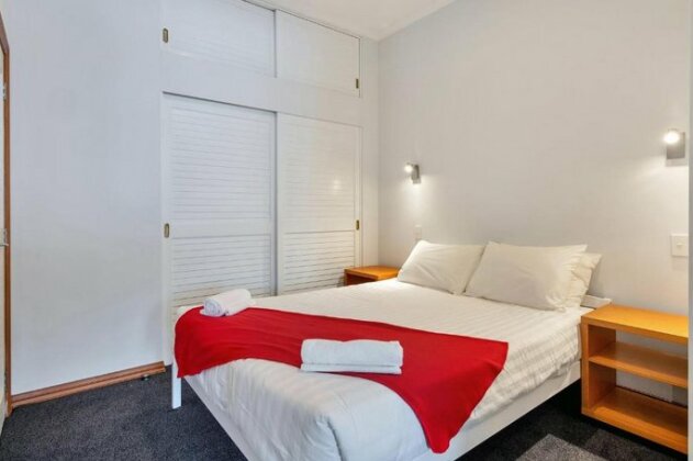 Suberb Waterfront City 2 Brm Apartment - Photo5