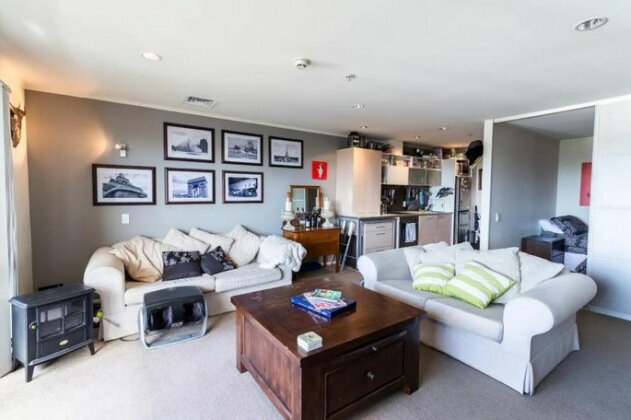 Sunny 2 Bedroom Flat in Grafton with City Views - Photo2