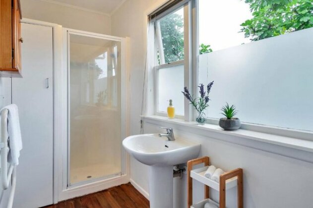 Sunny Grey Lynn Holiday Home - Photo5