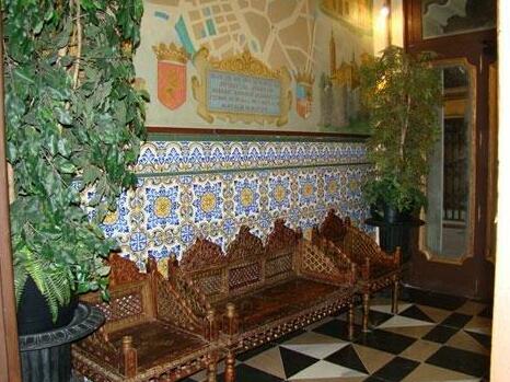 The Red Monkey Travellers' Lodge - Photo2