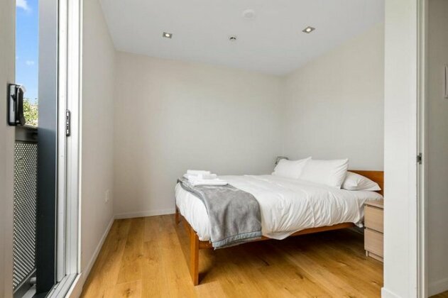 Three Bedroom w/ Free Parking - Auckland Viaduct - Photo3