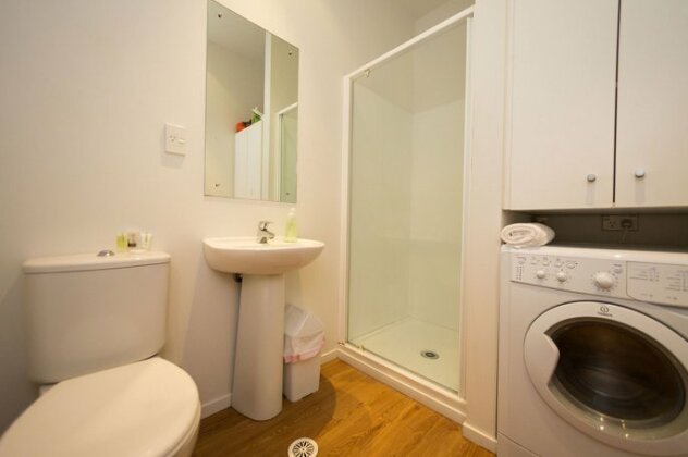 Two Bedroom Apartment in the City - Photo2