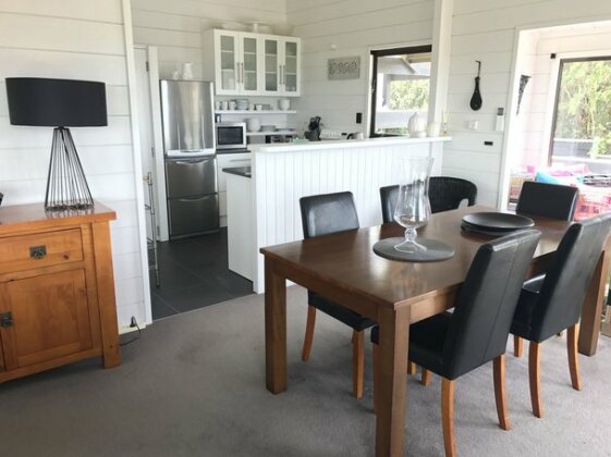 Waiheke Escape - Oneroa - Photo3