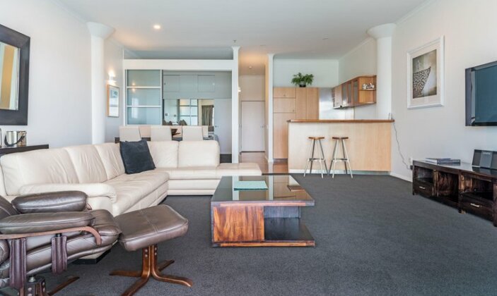 Waterfront Apartment in Princes Wharf - Photo3