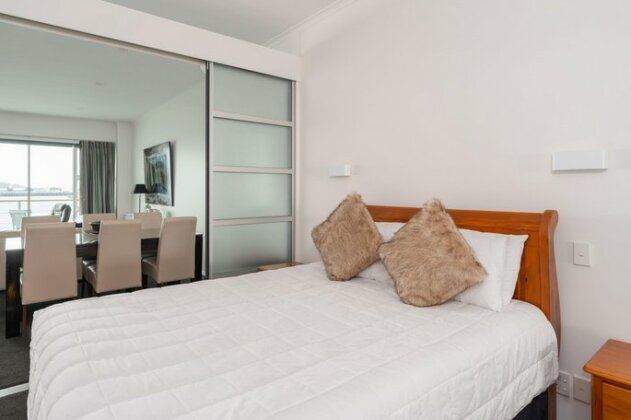 Waterfront Apartment in Princes Wharf - Photo5