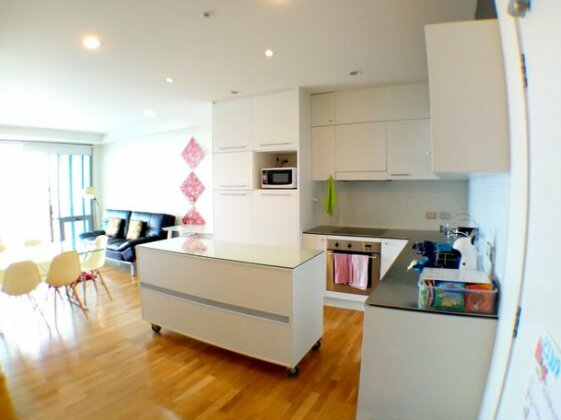 Waterfront Highrise Apartment - Photo5