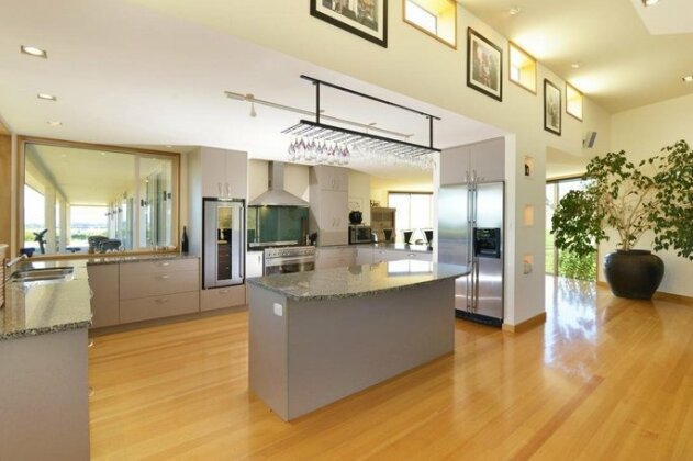 Mountain View Villa Blenheim - Photo3