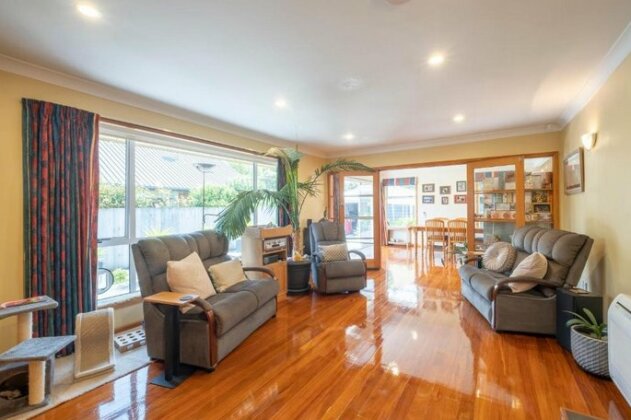 Christchurch 7 minutes drive from airport modernised Rimu House - Photo2