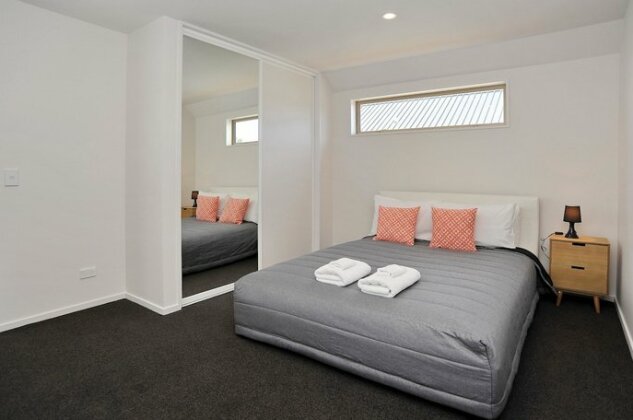 Madras Street Apartment 1 - Christchurch Holiday Homes - Photo3
