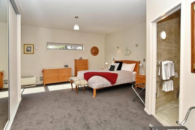 The Apartment Within - Christchurch Holiday Homes - Photo2