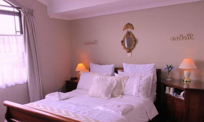 Mangrove Manor Bed & Breakfast - Photo3