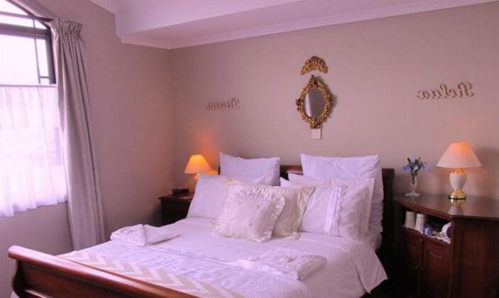 Mangrove Manor Bed & Breakfast - Photo3