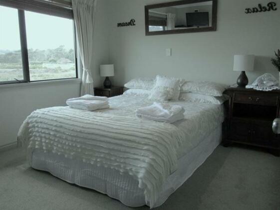 Mangrove Manor Bed & Breakfast - Photo4