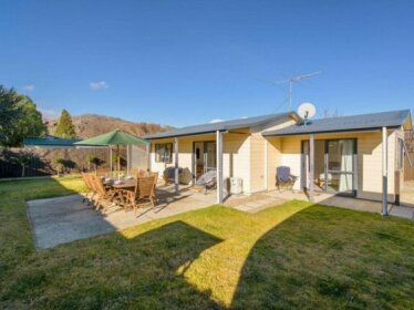 Sun Soaked Escape - Cromwell Holiday Home