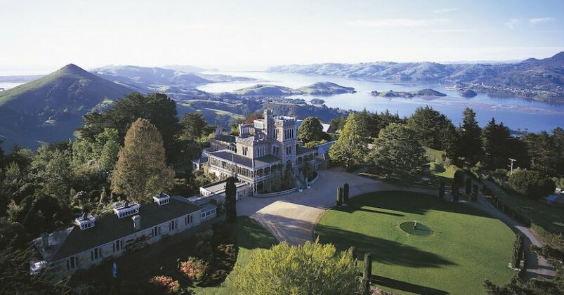 Larnach Lodge & Stable Stay - Photo2