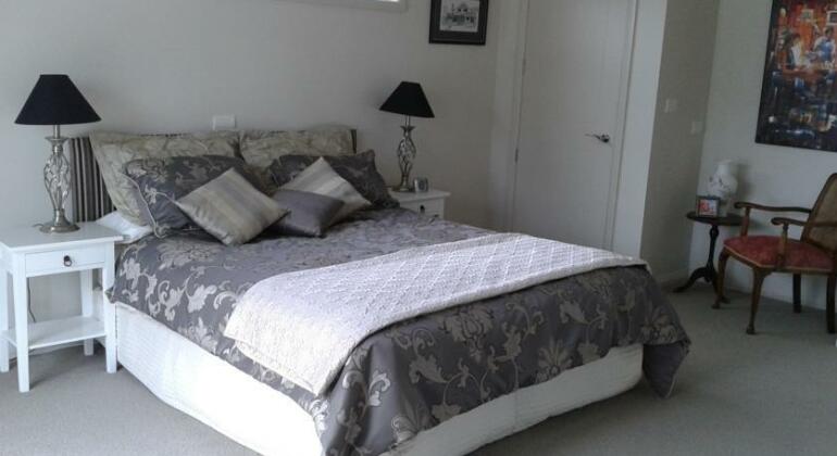 Fenworth Bed and Breakfast - Photo3
