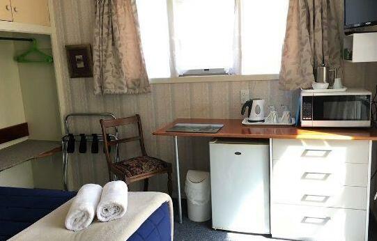 Burkes Pass Country Motels - Photo2