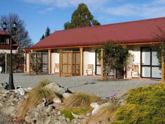 Pinewood Motels - Photo2