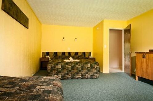Glacier Gateway Motor Lodge - Photo4