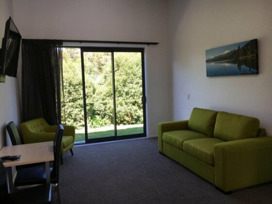 Glacier Highway Motel - Photo3