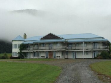 Hukawai Lodge