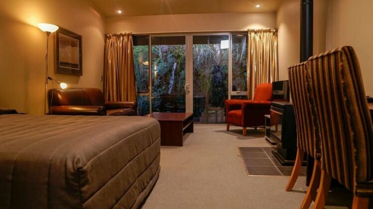 Punga Grove - Photo2