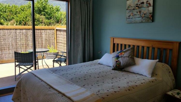 Ribbonwood Retreat B & B - Photo4