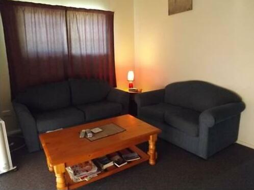 Bay Road Motels - Photo2