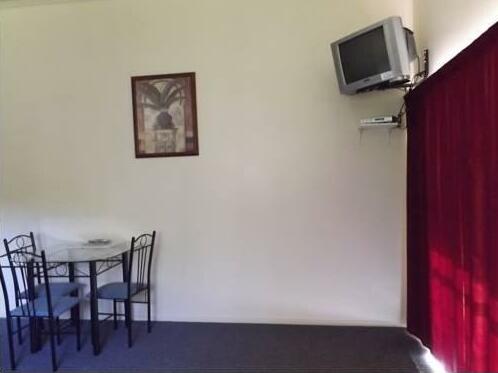 Bay Road Motels - Photo5