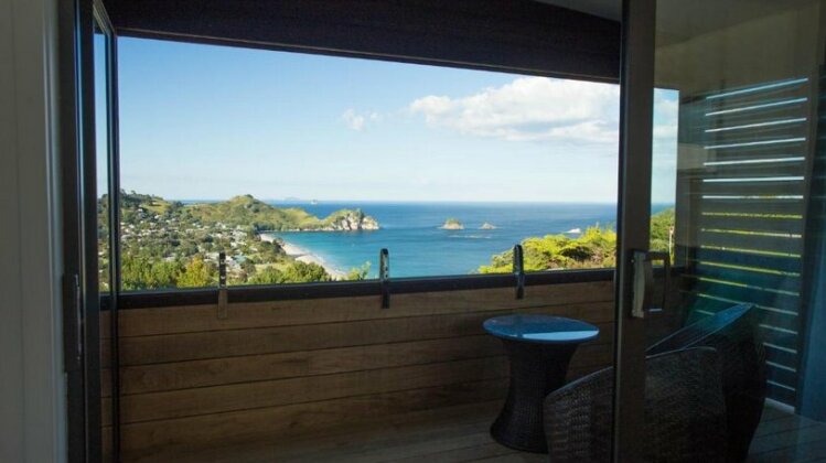 Cathedral cove and Sunrise - Photo2